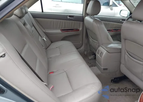 2005 Toyota Camry Xle V6 z USA, uszkodzony, nr VIN 4T1BF30K95U615250